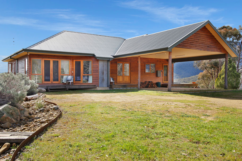 Quins Gap Private Retreat | lodging | 93 Quins Gap Rd, Bright VIC 3741, Australia | 0357552275 OR +61 3 5755 2275