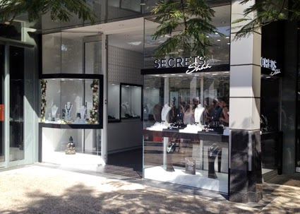 Secrets Shhh Noosa | jewelry store | 3/32 Hastings St, Noosa Heads QLD 4567, Australia | 0754480177 OR +61 7 5448 0177