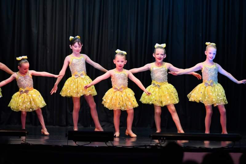 Revolucion Dance Studio | 4 Mooli Pl, Yamba NSW 2464, Australia | Phone: 0402 152 332