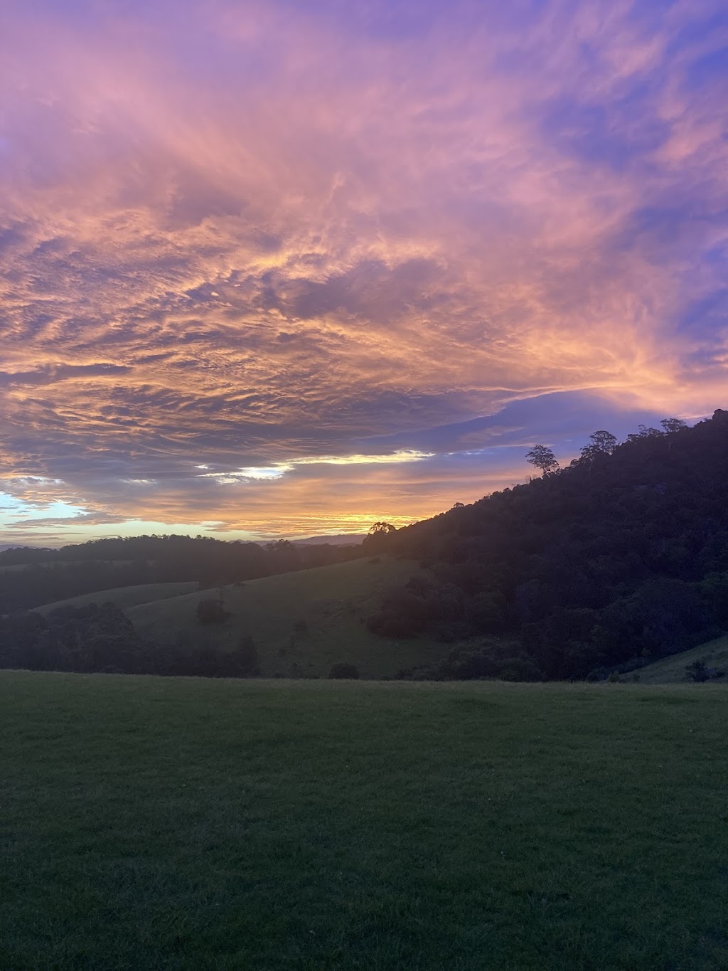 Blue Hills Luxury Farm Stay | 83 Meads Rd, Tilba Tilba NSW 2546, Australia | Phone: 0400 358 514