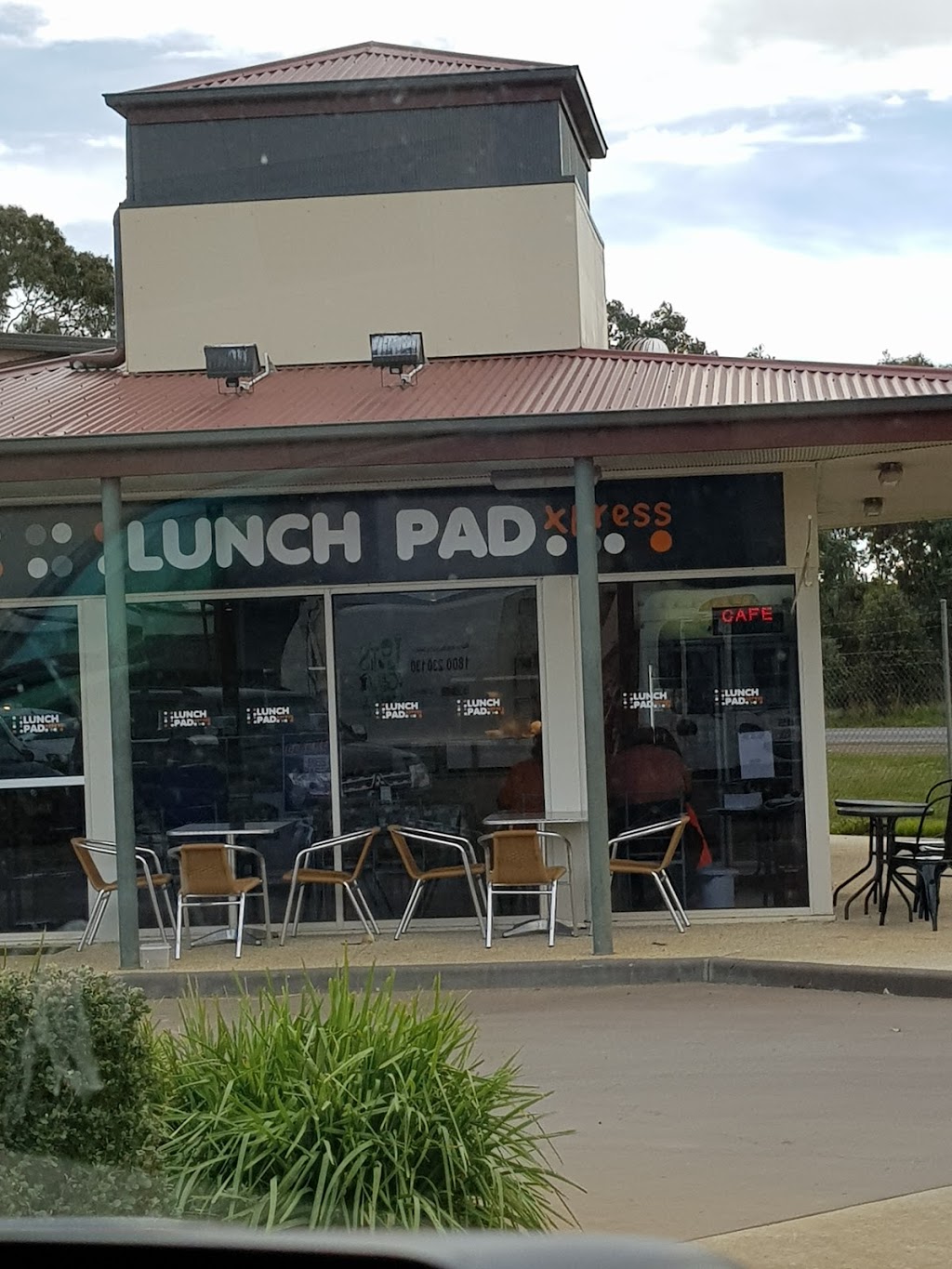 Lunch Pad Xpress | restaurant | 71 Holder Rd, Bannockburn VIC 3331, Australia | 0352812231 OR +61 3 5281 2231