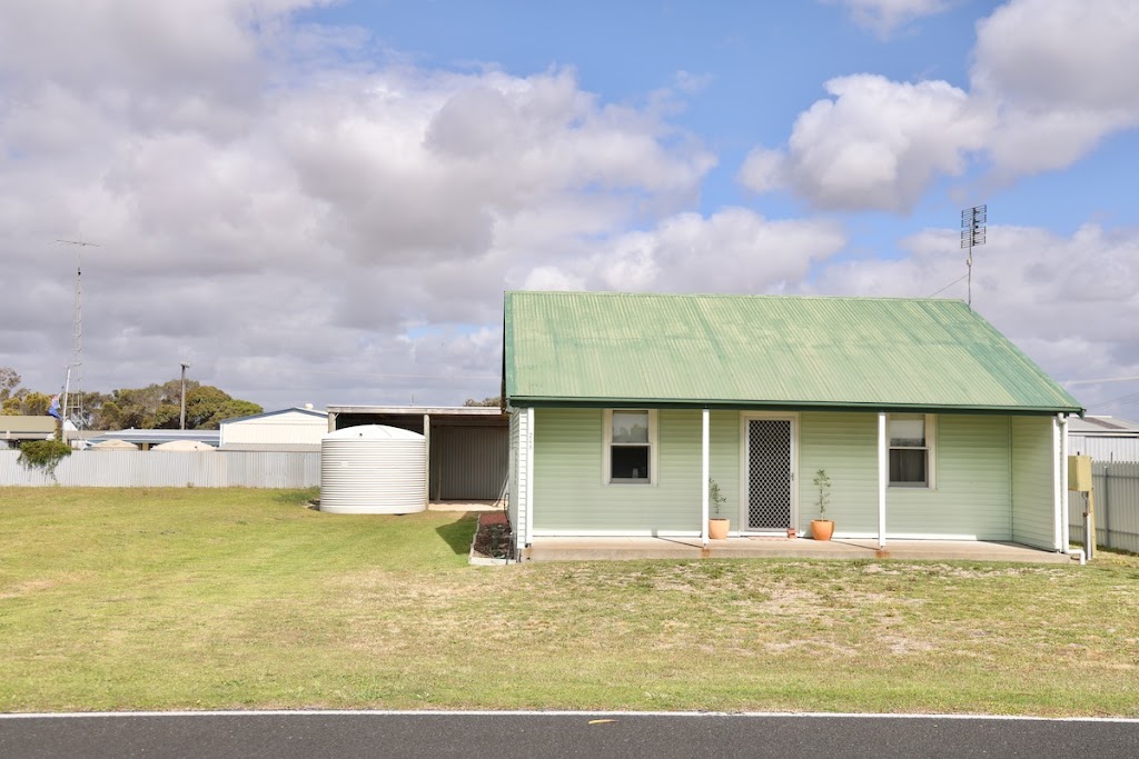Norfolk Shack | 248 Marine Parade, Pinks Beach SA 5275, Australia | Phone: 0436 318 547