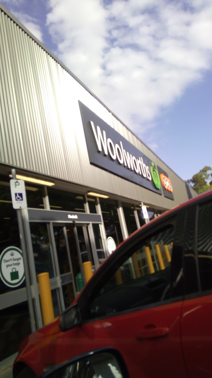 Woolworths Monbulk | supermarket | Moores Rd & Cnr Main Road, Monbulk VIC 3793, Australia | 0387562431 OR +61 3 8756 2431