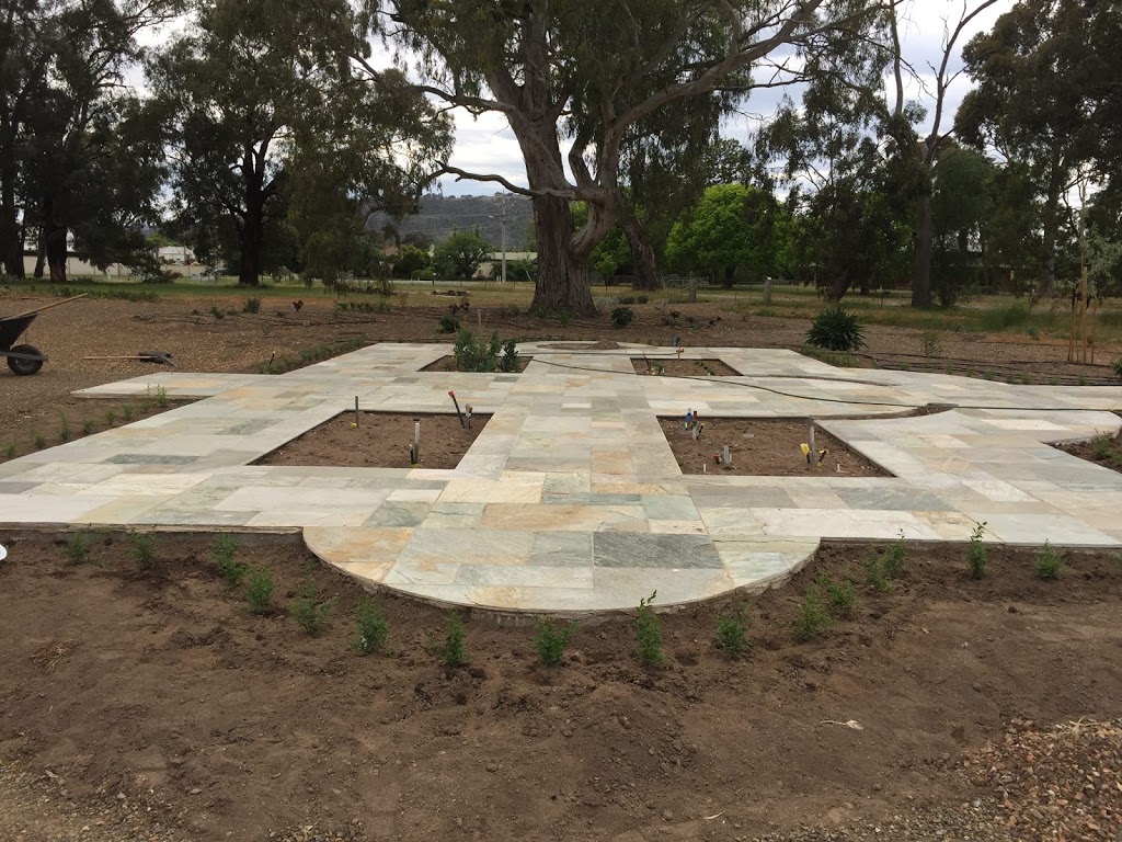 Roy Roberts Landscapes | general contractor | 11 Service Rd, Kialla West VIC 3631, Australia | 0358232845 OR +61 3 5823 2845