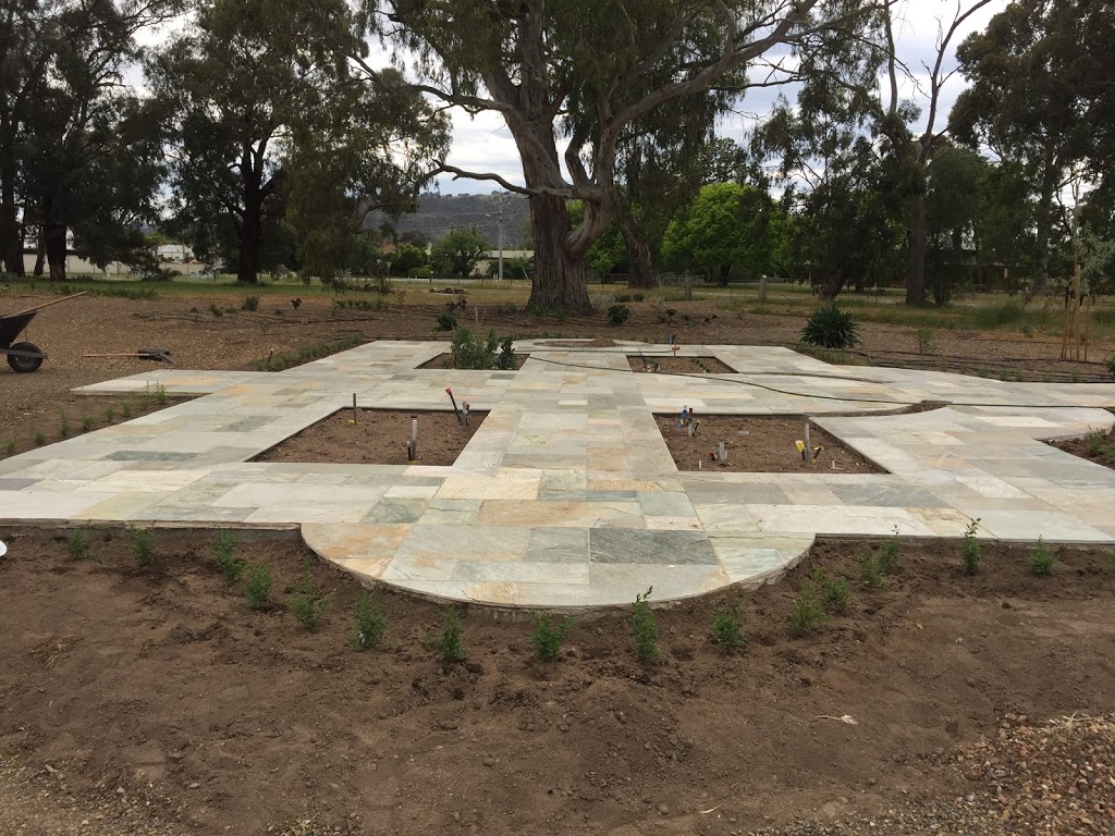 Roy Roberts Landscapes | 11 Service Rd, Kialla West VIC 3631, Australia | Phone: (03) 5823 2845