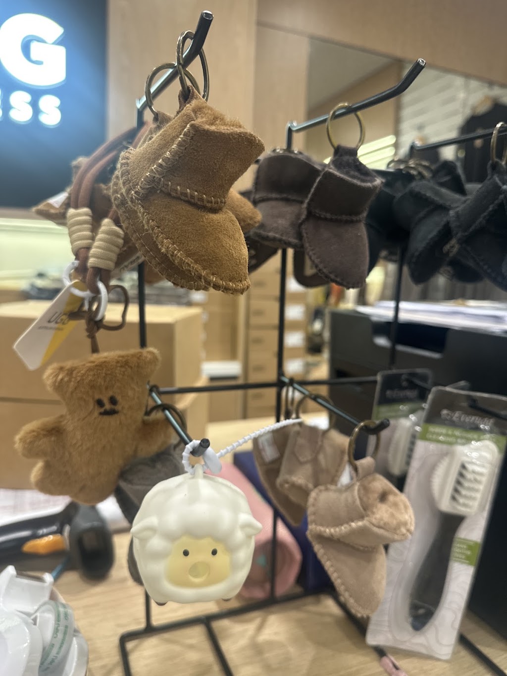 UGG Express - UGG Boots - Macarthur Square - Campbelltown | Macarthur Shopping Centre, 3rd floor/200 Gilchrist Dr, Campbelltown NSW 2560, Australia | Phone: 0492 969 067