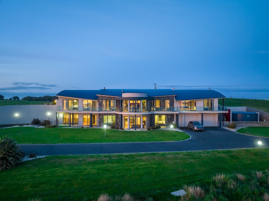 House by the Sea | 328 Hopkins Pnt Rd, Warrnambool VIC 3280, Australia | Phone: 0429 180 667