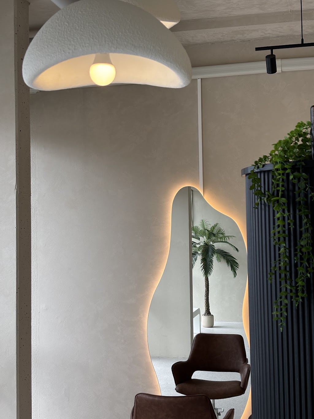 The Black Palm Studio - Salon | 3 Centreline Pl, Robina QLD 4226, Australia | Phone: 0407 234 630