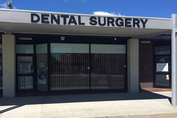 Dr Capraras Dental Surgery | dentist | 118 Buckley St, Morwell VIC 3840, Australia | 0351341311 OR +61 3 5134 1311
