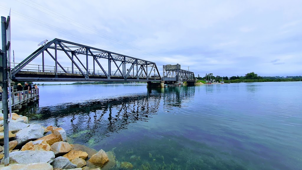 Narooma Bridge Oysters | 12 Riverview Rd, Narooma NSW 2546, Australia | Phone: (02) 4476 1711