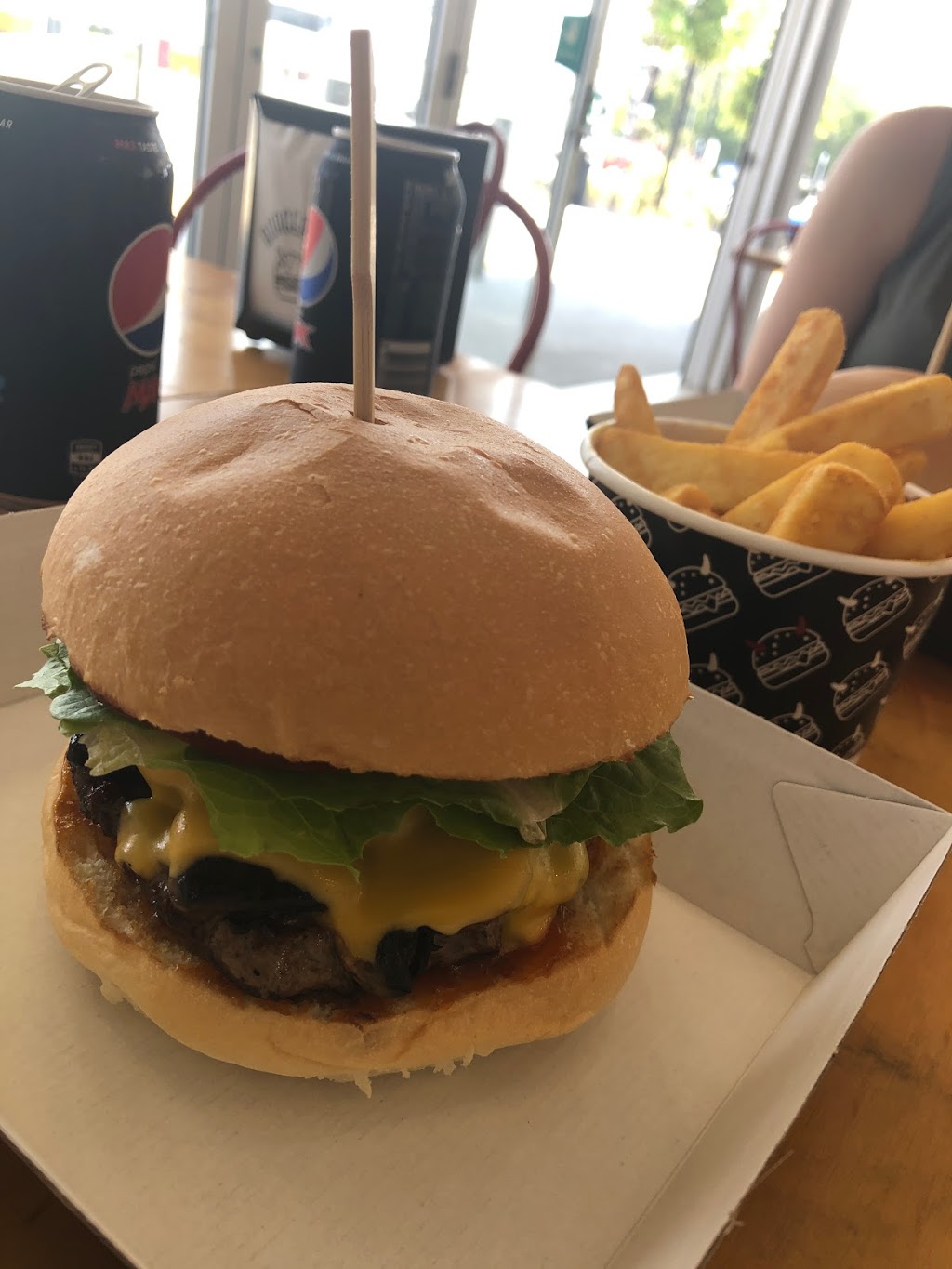 Burger’D Ashmore | 4/501 Olsen Ave, Ashmore QLD 4214, Australia | Phone: (07) 5564 9989