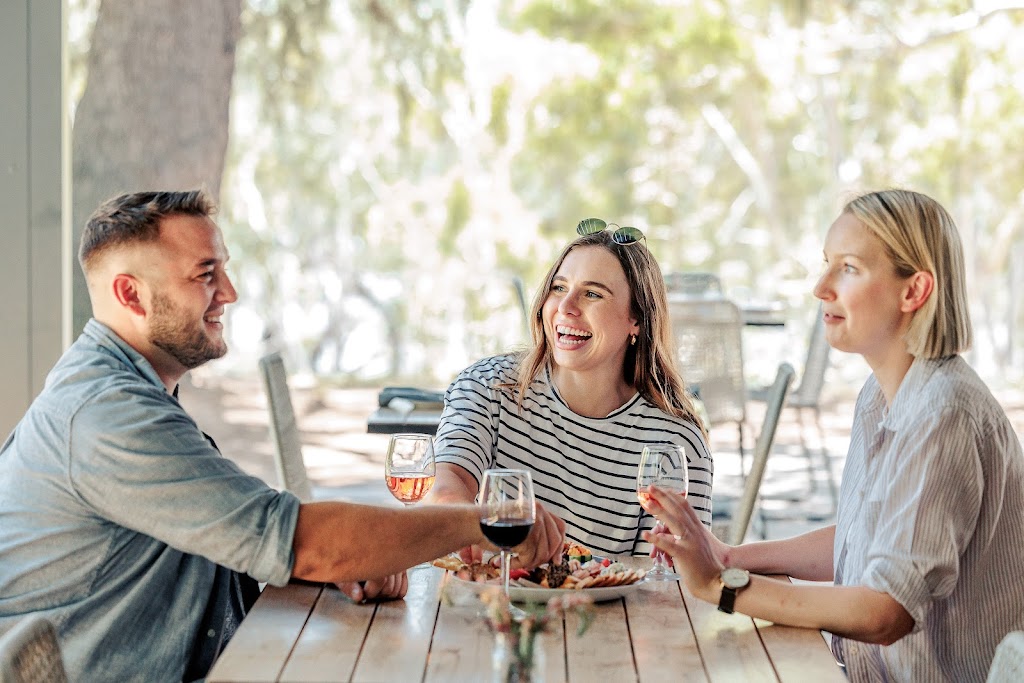 Lakeside Restaurant | 12 Moodemere Rd, Rutherglen VIC 3685, Australia | Phone: (02) 6032 9449