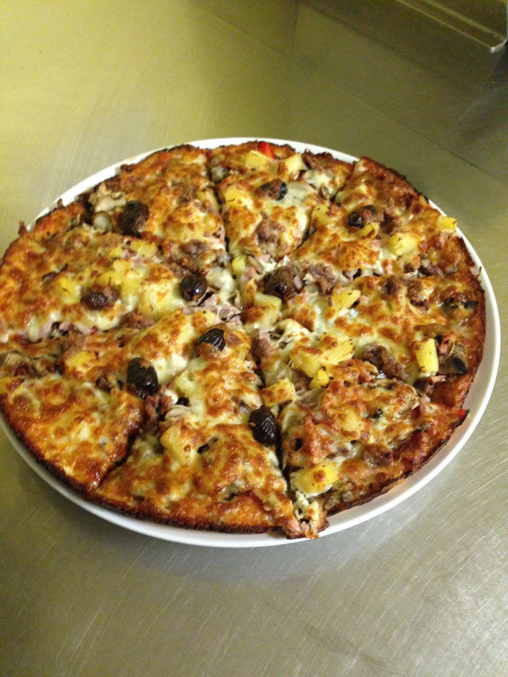 Zorba’s Pizza | meal takeaway | 114 Hornibrook Esplanade, Clontarf QLD 4019, Australia | 0732837000 OR +61 7 3283 7000