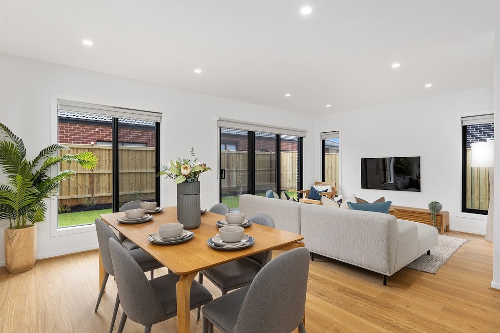 Display Home by Maple Living - Deanside | 21 Emmanue St, Deanside VIC 3336, Australia | Phone: 1300 349 213