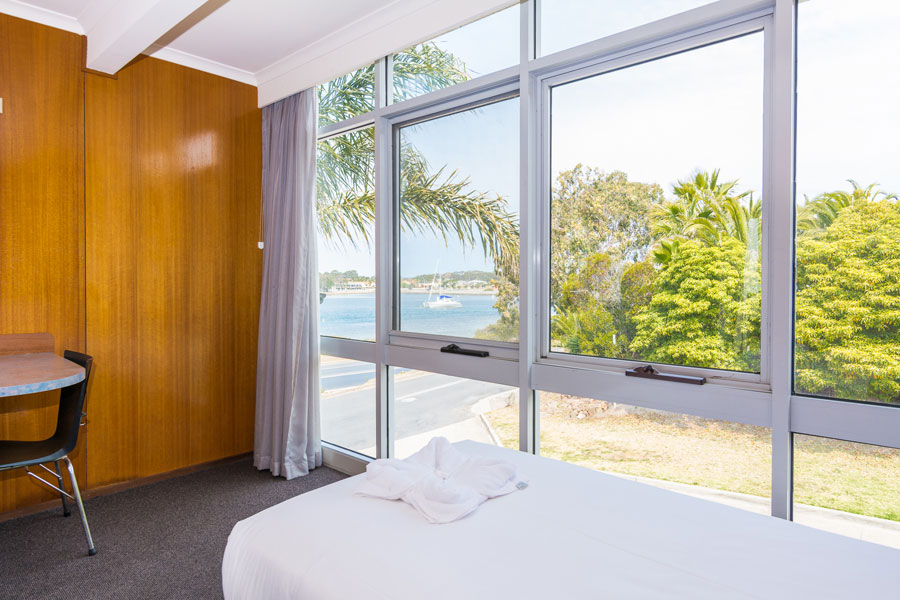 Merimbula Lakeview Hotel | lodging | 1 Market St, Merimbula NSW 2548, Australia | 0264951202 OR +61 2 6495 1202