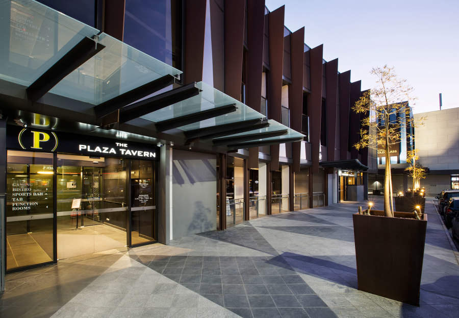 Plaza Tavern | restaurant | 250 Heaths Rd, Hoppers Crossing VIC 3029, Australia | 0397496000 OR +61 3 9749 6000