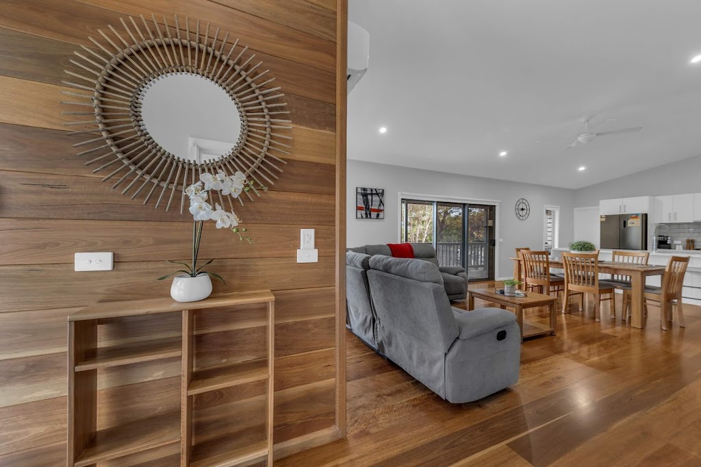 Eagle View Holiday Accommodation | 29 Mirrabooka Rd, Mallacoota VIC 3892, Australia | Phone: 0438 515 805
