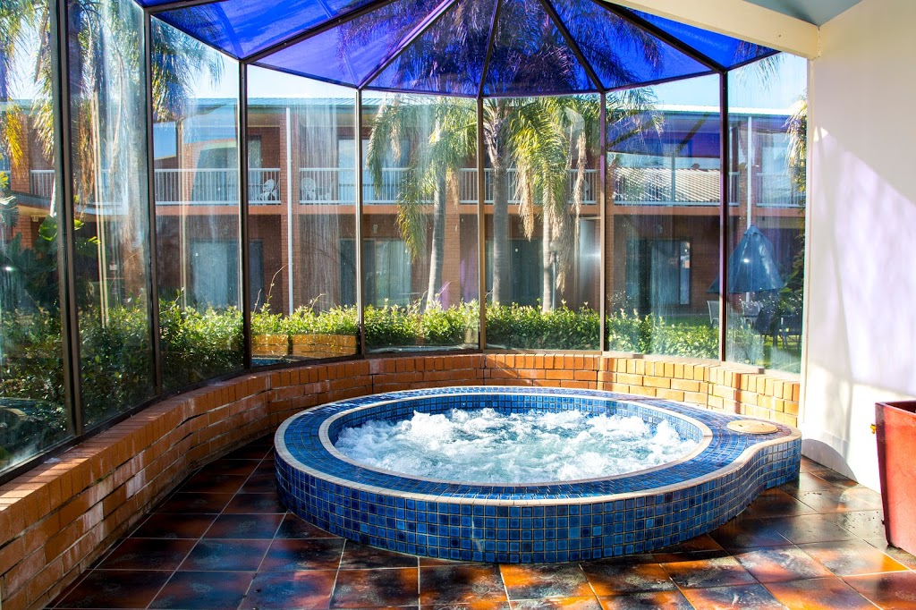 Crystal Fountain Motel | lodging | 410 Wagga Rd, Lavington NSW 2641, Australia | 0260258033 OR +61 2 6025 8033
