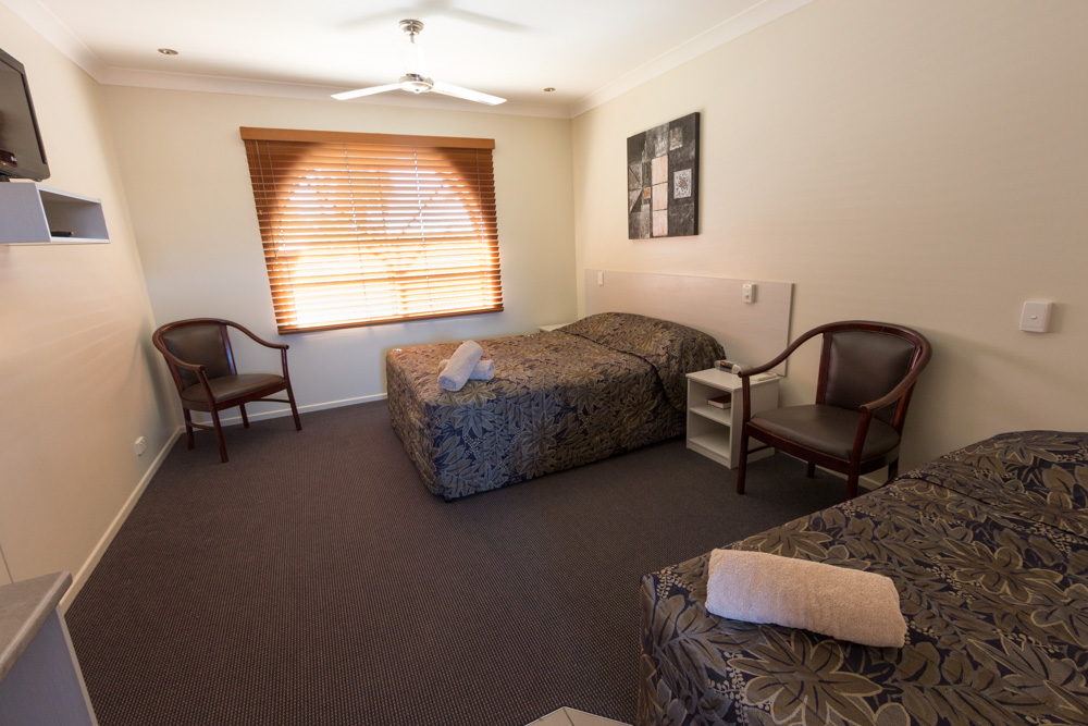 Emerald Western Gateway Motel | cafe | 12 Theresa St, Emerald QLD 4720, Australia | 1300032759 OR +61 1300 032 759