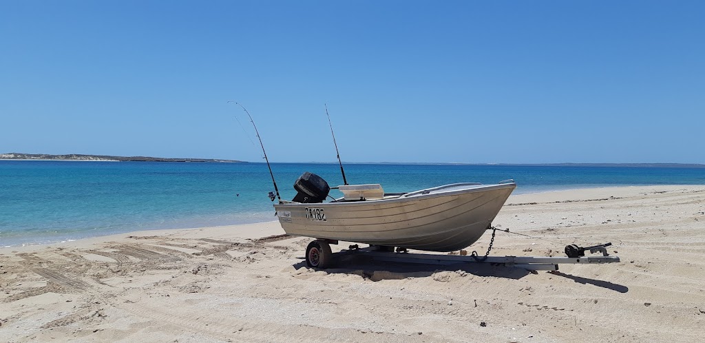 Shelter Bay campground | Useless Loop Rd, Carrarang WA 6537, Australia | Phone: (08) 9948 2226