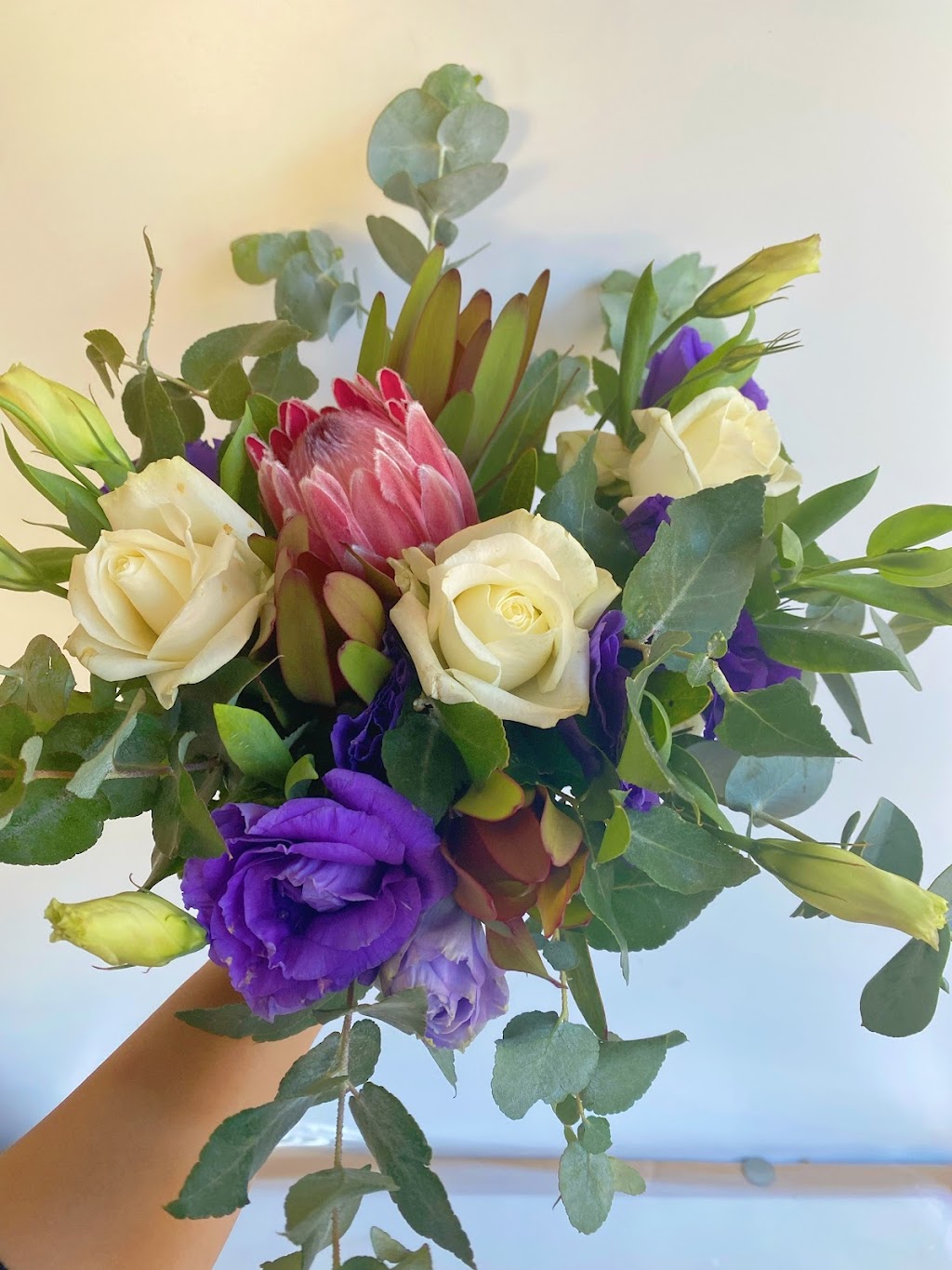 Patricias Flowers | 4 Brie Cl, Lisarow NSW 2250, Australia | Phone: 1300 887 922