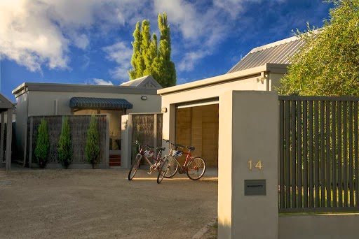 Fourteen South Accommodation | 14 South Rd, McCrae VIC 3938, Australia | Phone: 0400 622 375