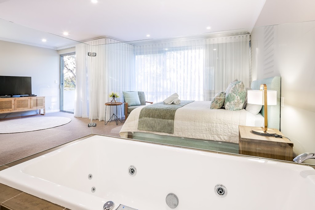 Azure Holiday House | 700 Caves Rd Dunsborough, Marybrook WA 6280, Australia | Phone: (08) 9756 9777