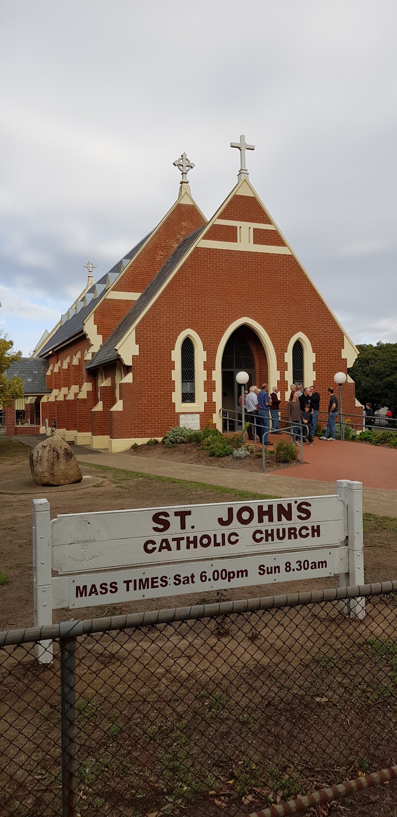 St Johns Catholic church ,Euroa | church | Kirkland Ave, Euroa VIC 3666, Australia