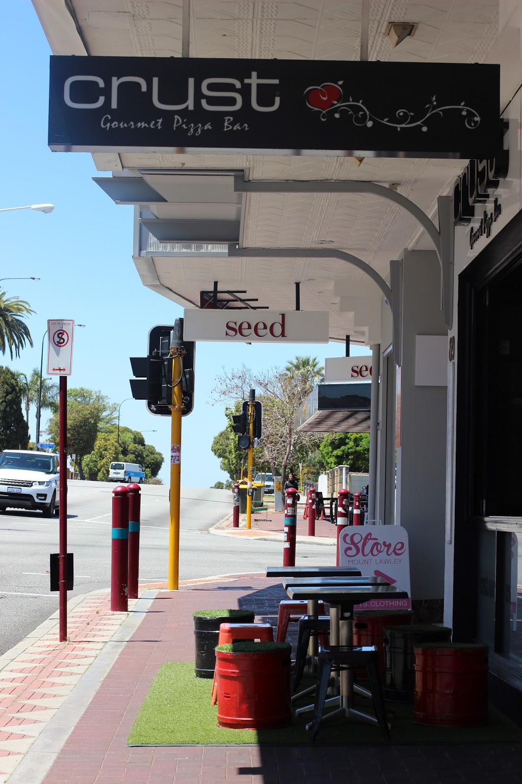 Crust Gourmet Pizza Bar | 69 Walcott Street, near, intersection, Beaufort St, Mount Lawley WA 6050, Australia | Phone: (08) 9227 1288