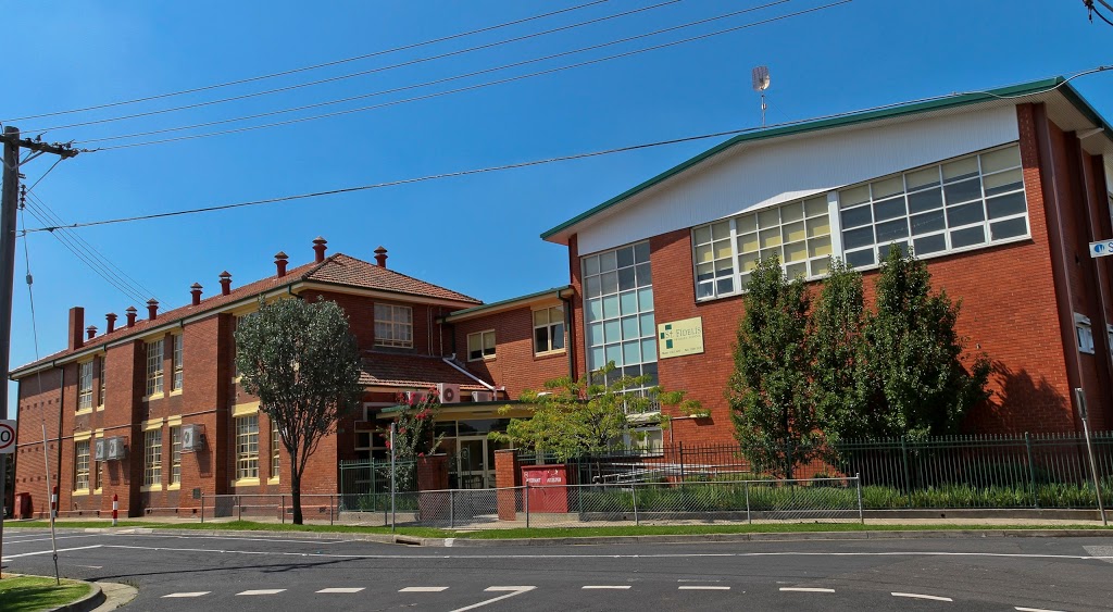 St Fidelis Catholic Primary School | school | 52-64 Saunders St, Coburg VIC 3058, Australia | 0393833600 OR +61 3 9383 3600