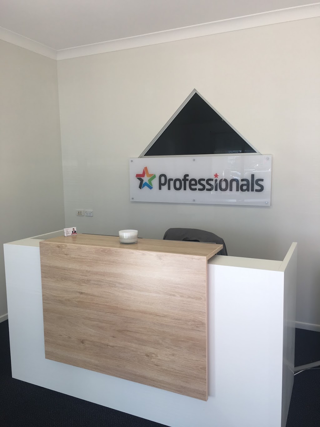 Professionals Burleigh Real Estate Agents | real estate agency | 5/109 W Burleigh Rd, Burleigh Waters QLD 4220, Australia | 0756692490 OR +61 7 5669 2490