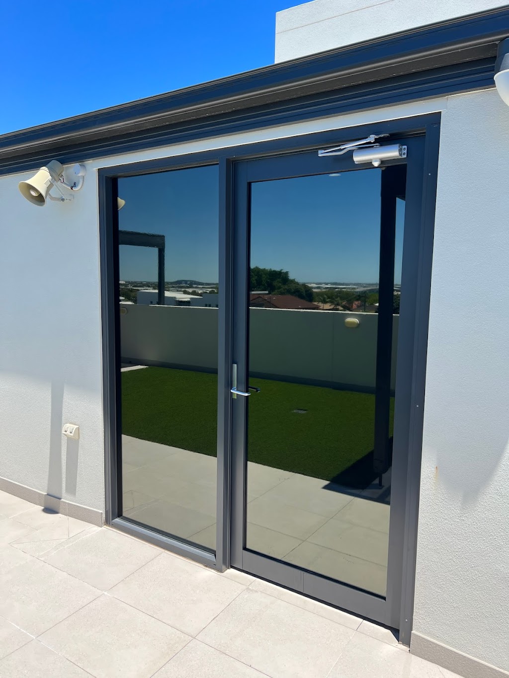 Express Tinting Metro West | 27 Vineyard Dr, Mount Cotton QLD 4165, Australia | Phone: 0499 988 530