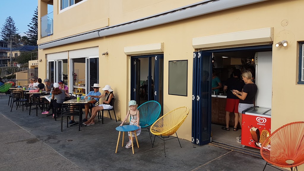Gusto On The Beach | cafe | Carrington Parade, Curl Curl NSW 2096, Australia | 0299395689 OR +61 2 9939 5689