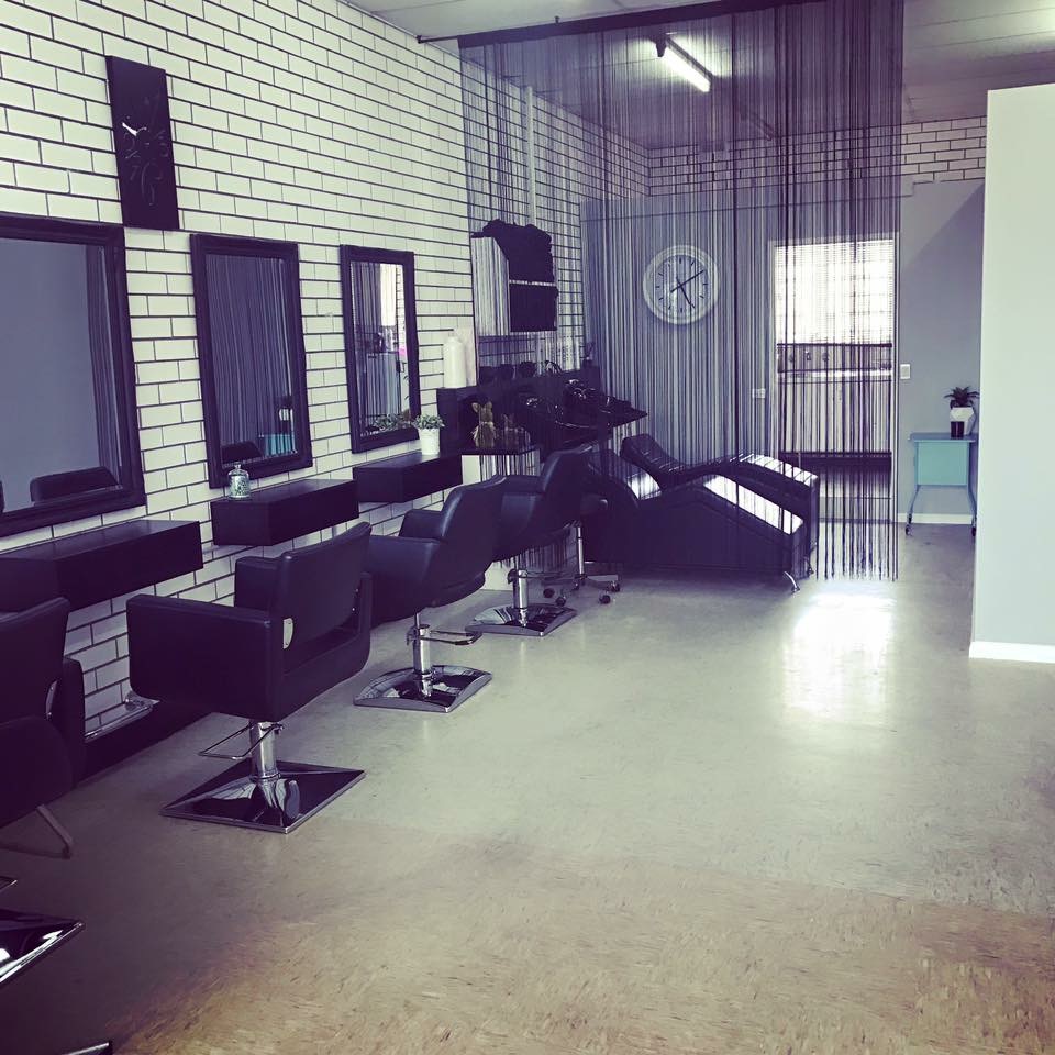 Hairbenders | 42 Waratah Way, Wodonga VIC 3690, Australia | Phone: 0422 184 805