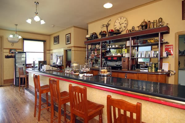 Walcha Royal Cafe | cafe | 26 Fitzroy St, Walcha NSW 2354, Australia | 0267771117 OR +61 2 6777 1117