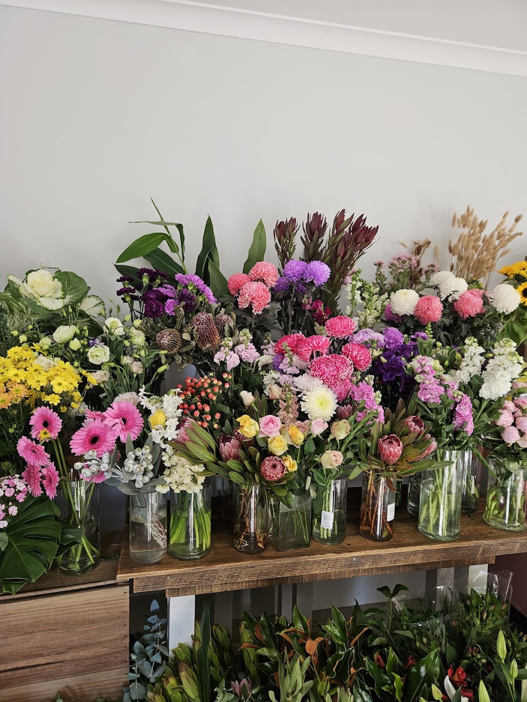 Blooms On Bridge | 170 Racecourse Rd, Benalla VIC 3672, Australia | Phone: (03) 5762 5588