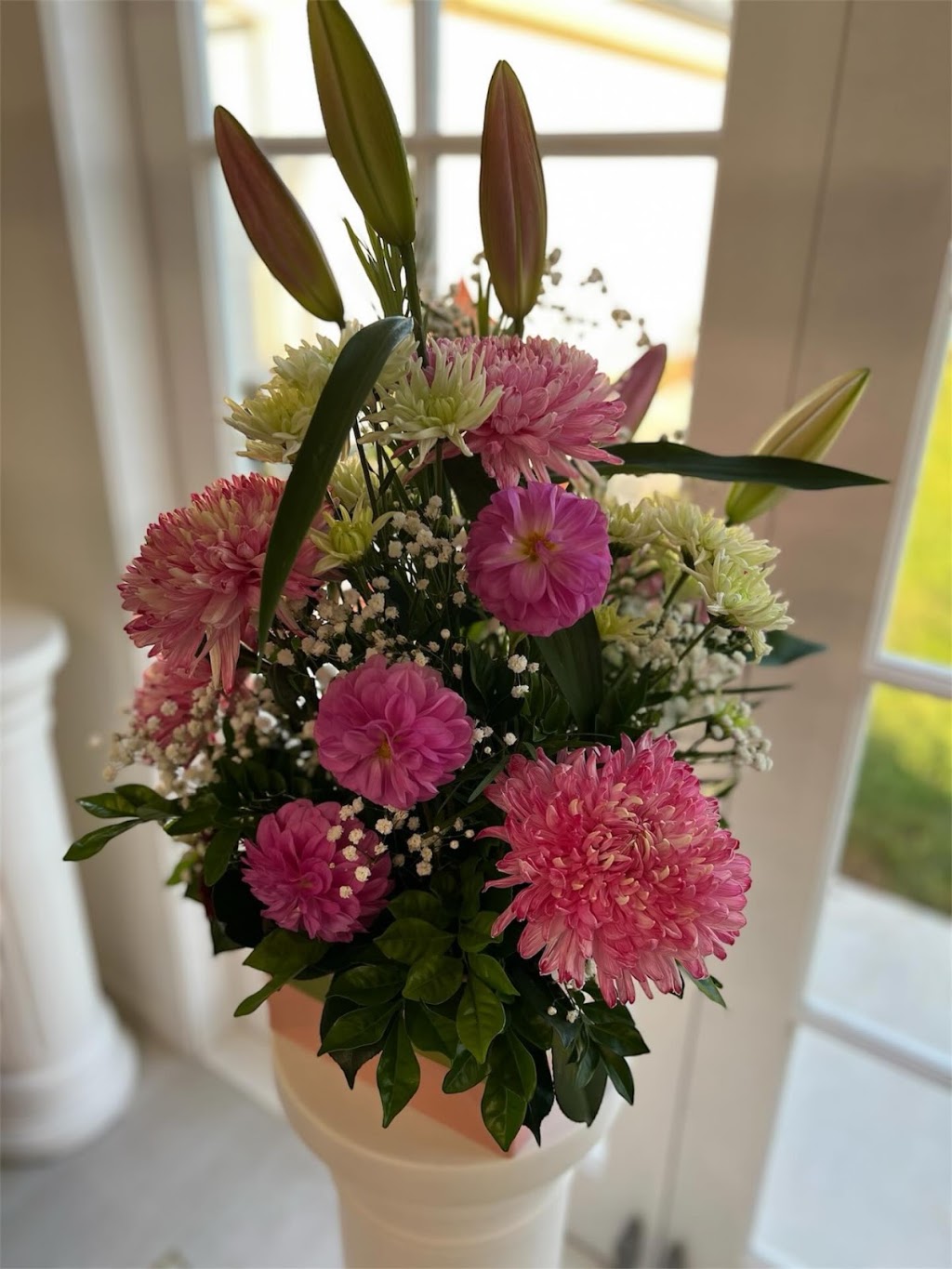 Nieve Flowers and Design | 3 Toby Ct, Dayboro QLD 4521, Australia | Phone: 0432 423 787