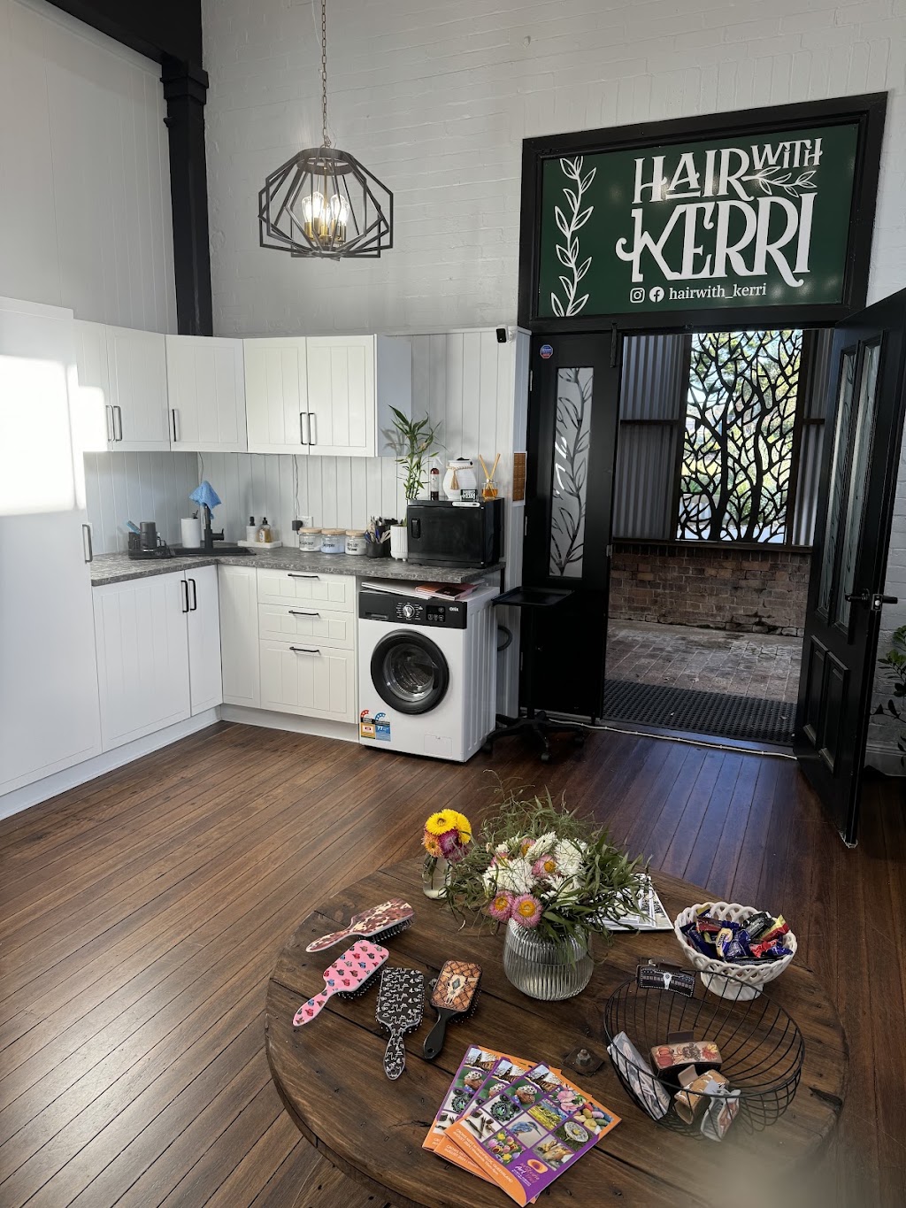 Hair With Kerri | 1 Thallon St, Crows Nest QLD 4355, Australia | Phone: 0458 466 690