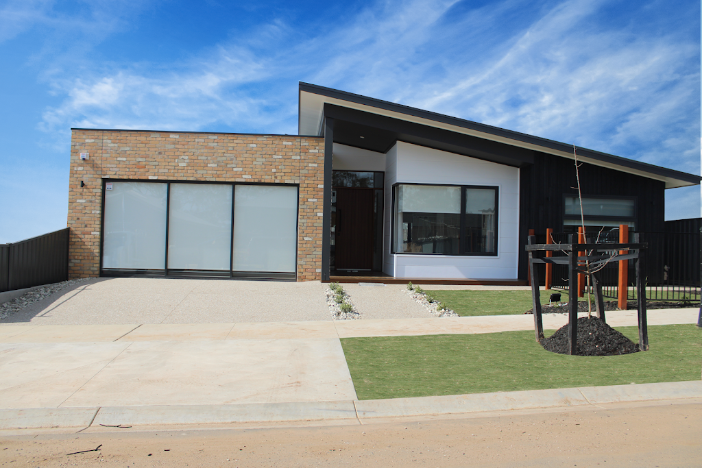 Cavalier Homes - Lakeview Display Home | 4 Neon Cr, Strathfieldsaye VIC 3551, Australia | Phone: (03) 5444 5565