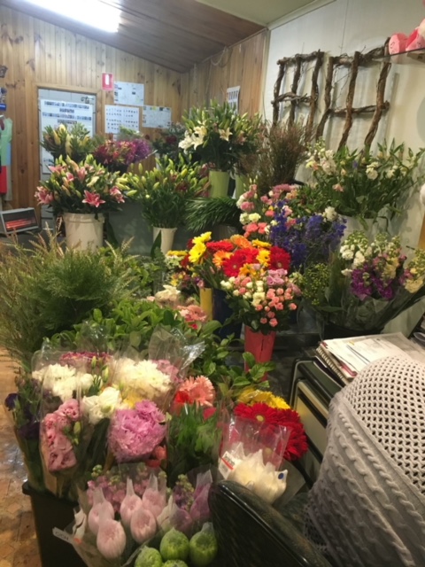 Country Charm Yass Florist & Gifts | florist | 123 Comur St, Yass NSW 2582, Australia | 0262261525 OR +61 2 6226 1525