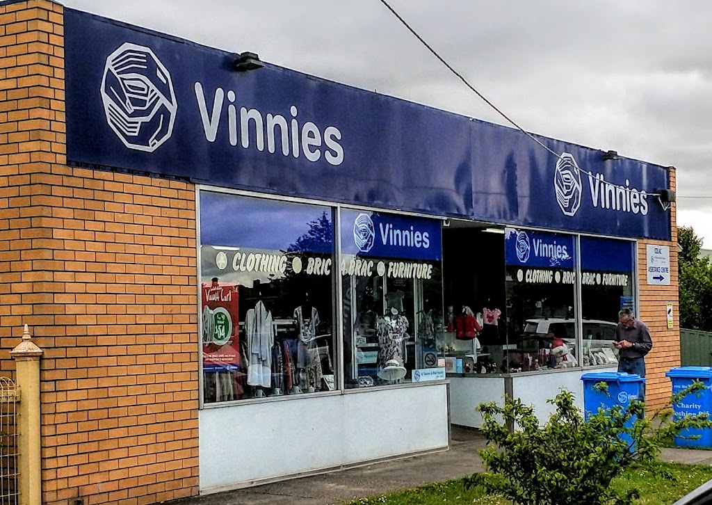 Vinnies Colac |  | 41 Dennis St, Colac VIC 3250, Australia | 0352312738 OR +61 3 5231 2738