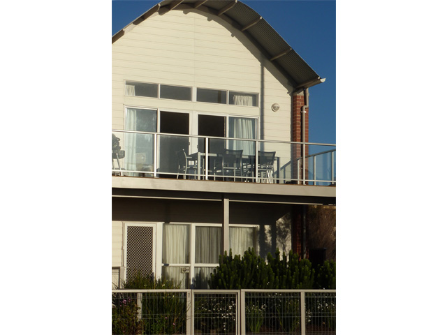 Victor Harbor Holiday Rental (Waimea) | lodging | 1/20 Flinders Parade, Victor Harbor SA 5211, Australia | 0423342746 OR +61 423 342 746