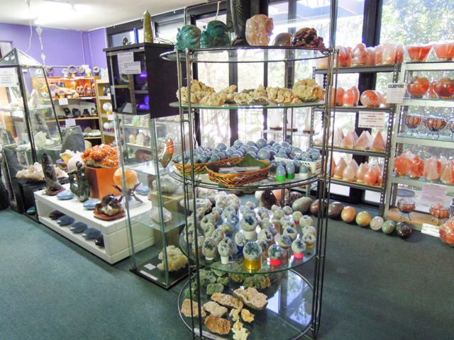 Earth Crystals | store | 1/475 Scottsdale Dr, Varsity Lakes QLD 4227, Australia | 0755680891 OR +61 7 5568 0891