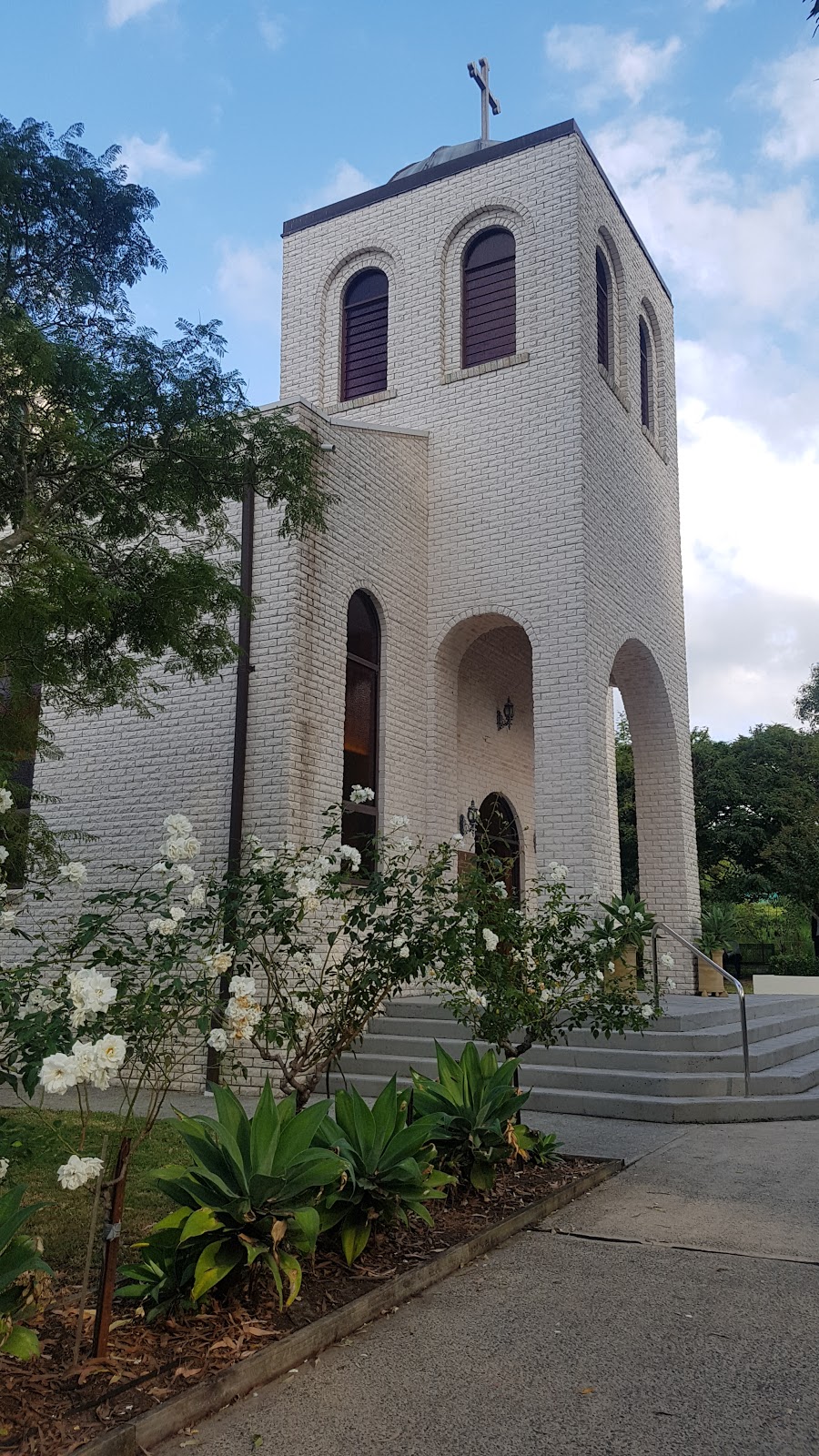 Serbian Orthodox Church St Sava | church | 5 Wilson Ave, Ingleside NSW 2101, Australia | 0299137365 OR +61 2 9913 7365