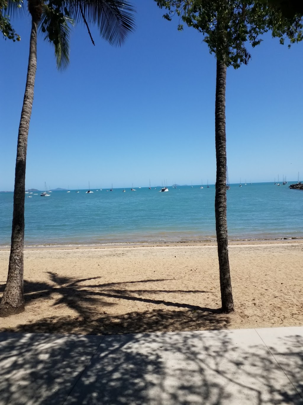 Airlie Beach Waterfront Accommodation | lodging | 6 The Esplanade, Airlie Beach QLD 4802, Australia | 0749481300 OR +61 7 4948 1300