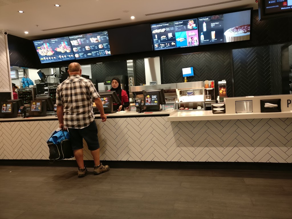 McDonalds International Airside III | cafe | Sydney Airport Tenancy BF-20 T1 Terminal, Departure Plaza, Mascot NSW 2020, Australia | 0283626500 OR +61 2 8362 6500