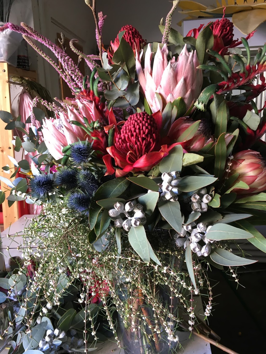 Great Ocean Road Flowers | florist | 5A Zeally Bay Rd, Torquay VIC 3228, Australia | 0352613311 OR +61 3 5261 3311