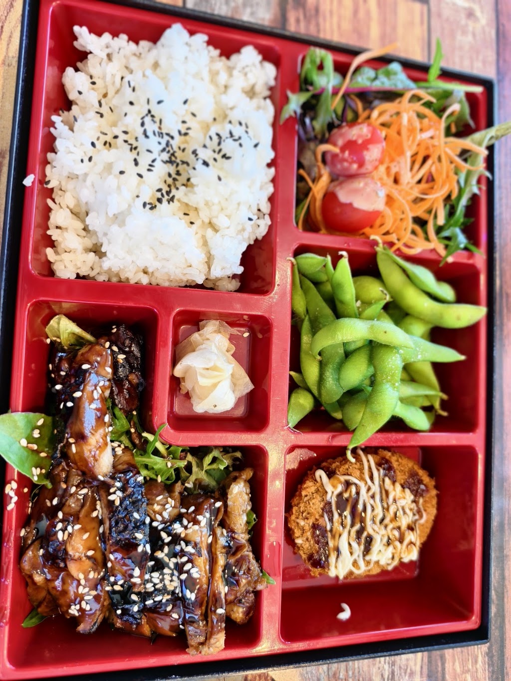 Love Eats Sushi Bar and Thai Restaurant | 3/668 Warburton Hwy, Seville VIC 3139, Australia | Phone: (03) 5919 2285