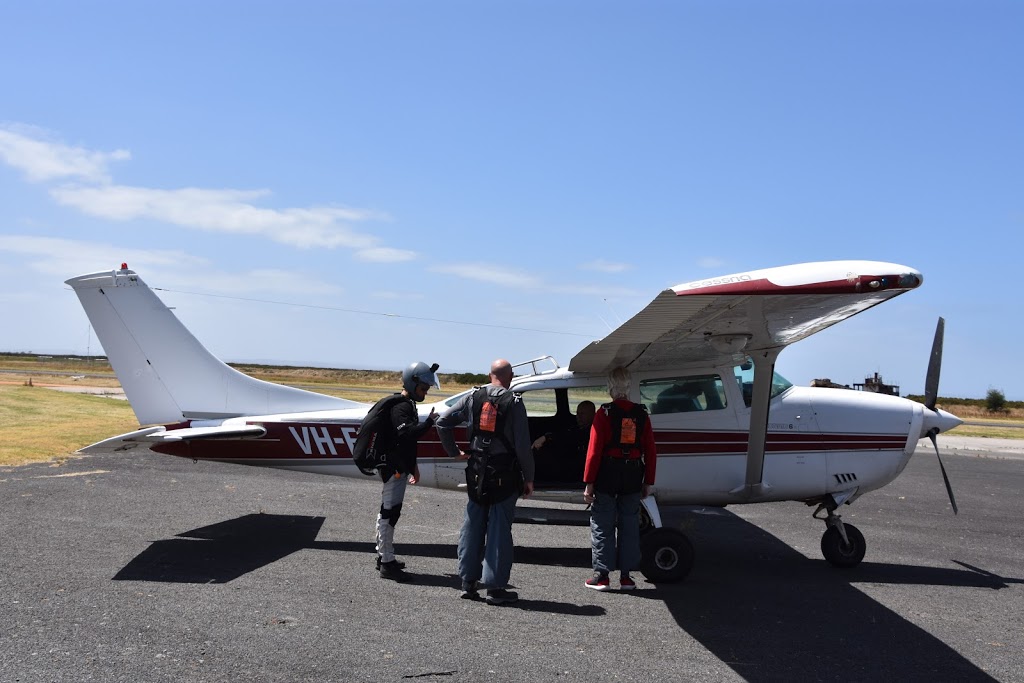 Skydive South East Melbourne |  | 3260 S Gippsland Hwy, Tooradin VIC 3890, Australia | 0474147813 OR +61 474 147 813