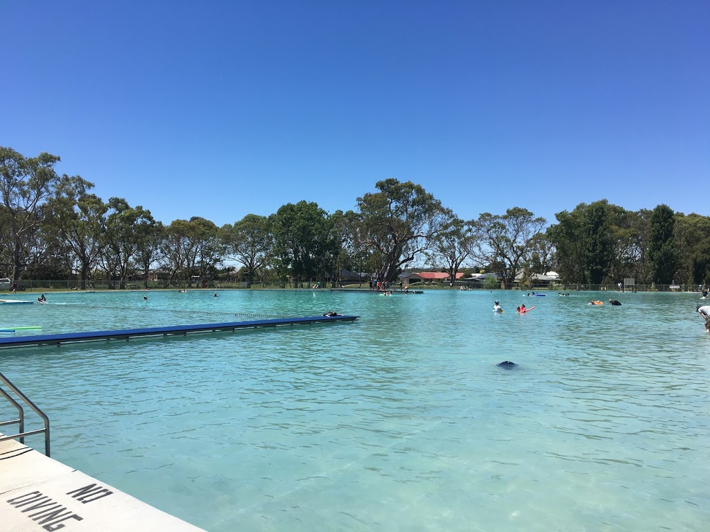 Naracoorte Swimming Lake | park | Moore St, Naracoorte SA 5271, Australia | 0887601100 OR +61 8 8760 1100